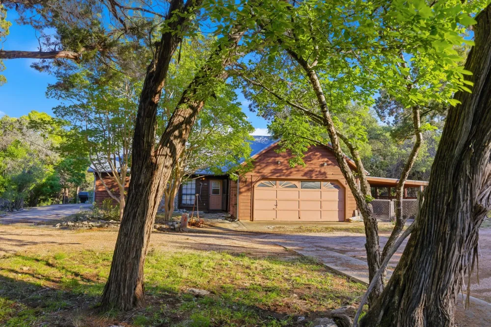 3303 Fearless Treadway Round Mountain, TX 78663