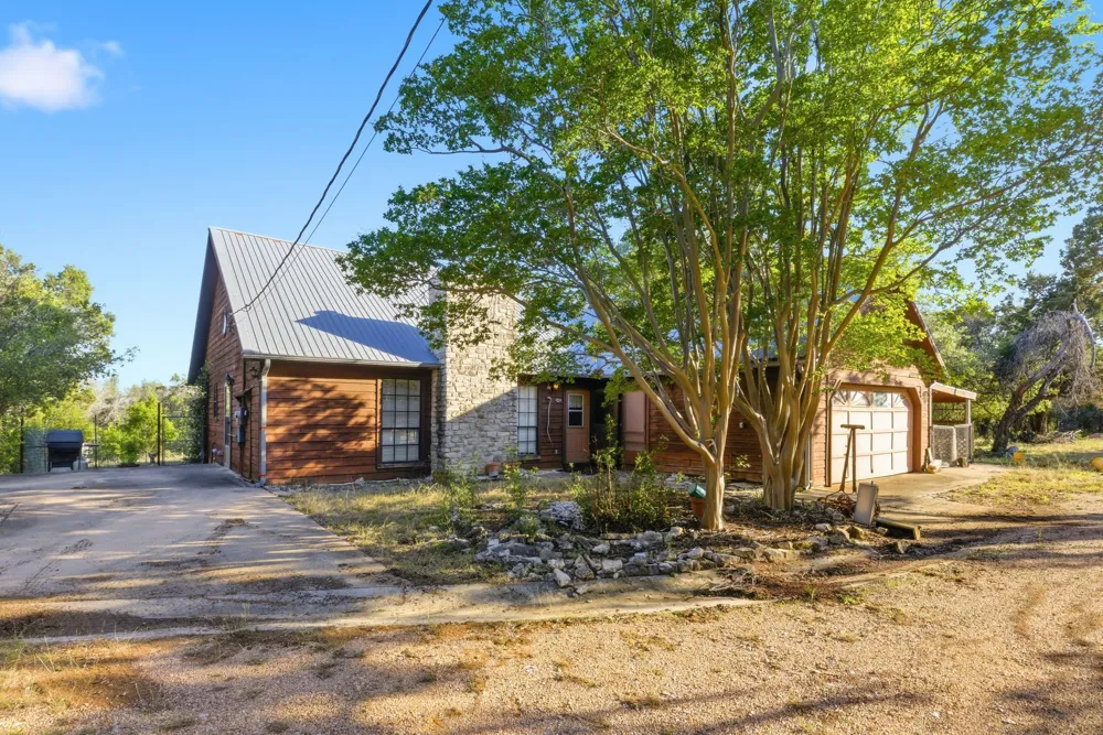3303 Fearless Treadway Round Mountain, TX 78663