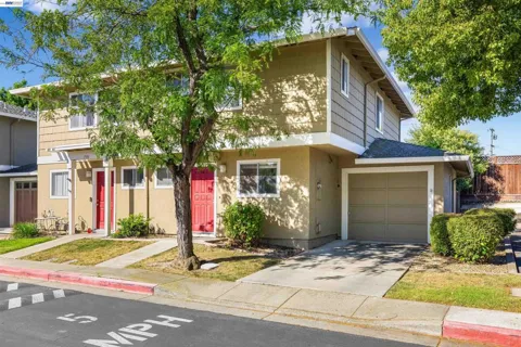 7552 Silvertree Ln #25