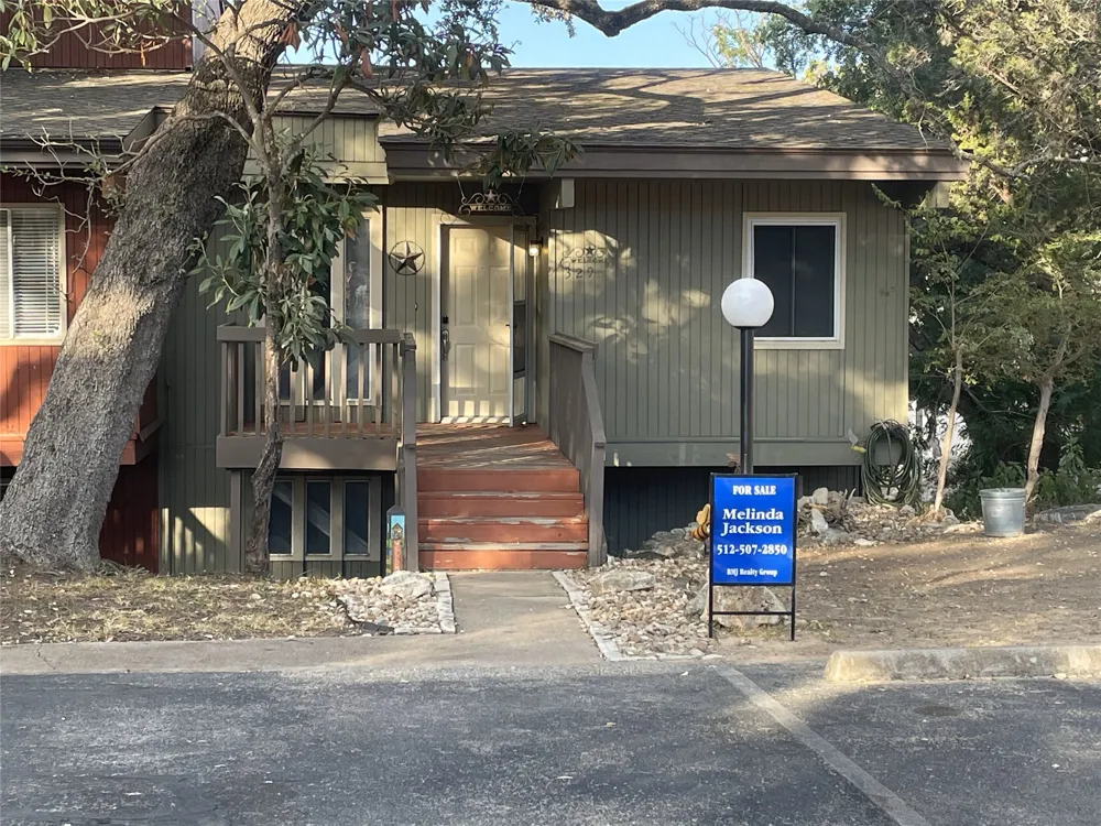 329 Venture Boulevard S Point Venture, TX 78645