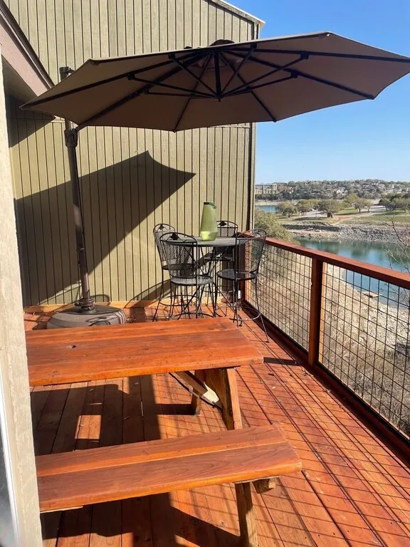 329 Venture Boulevard S Point Venture, TX 78645