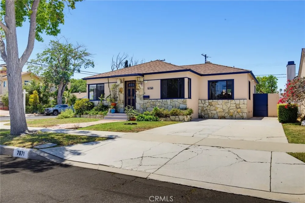 7871 Toland Avenue Los Angeles, CA 90045