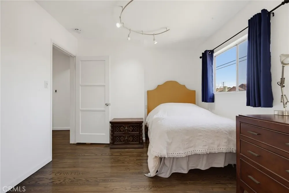 7871 Toland Avenue Los Angeles, CA 90045