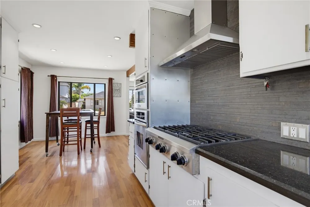 7871 Toland Avenue Los Angeles, CA 90045