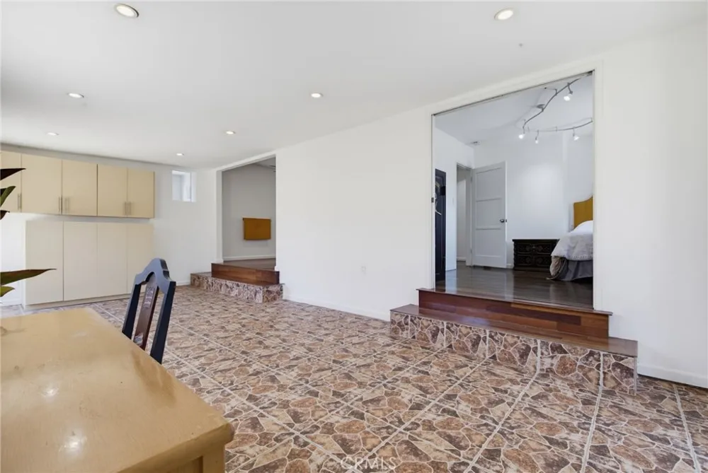 7871 Toland Avenue Los Angeles, CA 90045