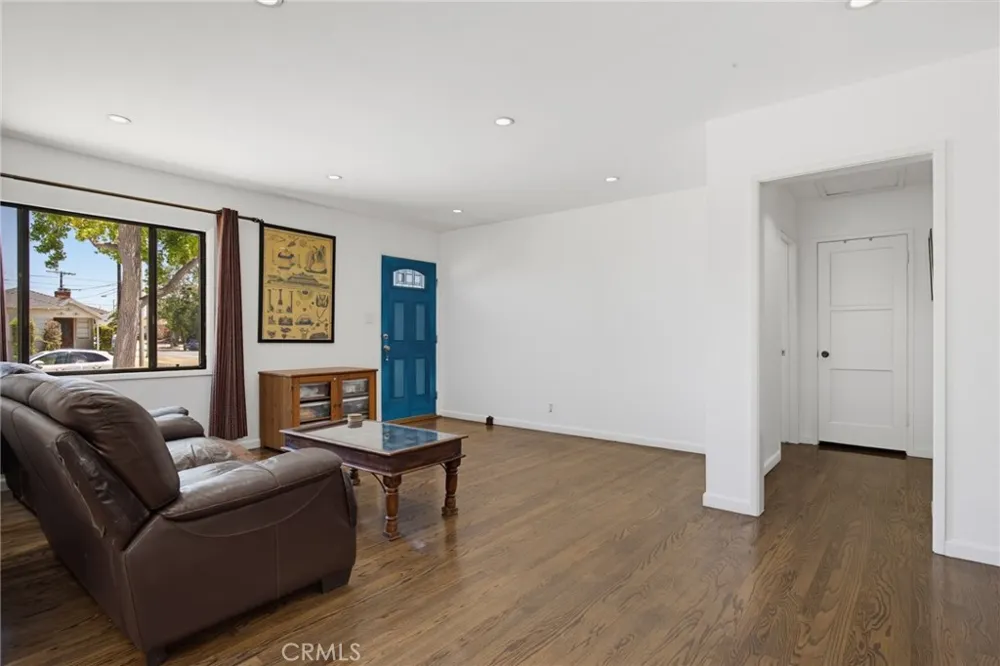 7871 Toland Avenue Los Angeles, CA 90045