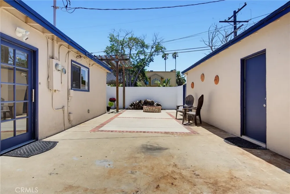 7871 Toland Avenue Los Angeles, CA 90045