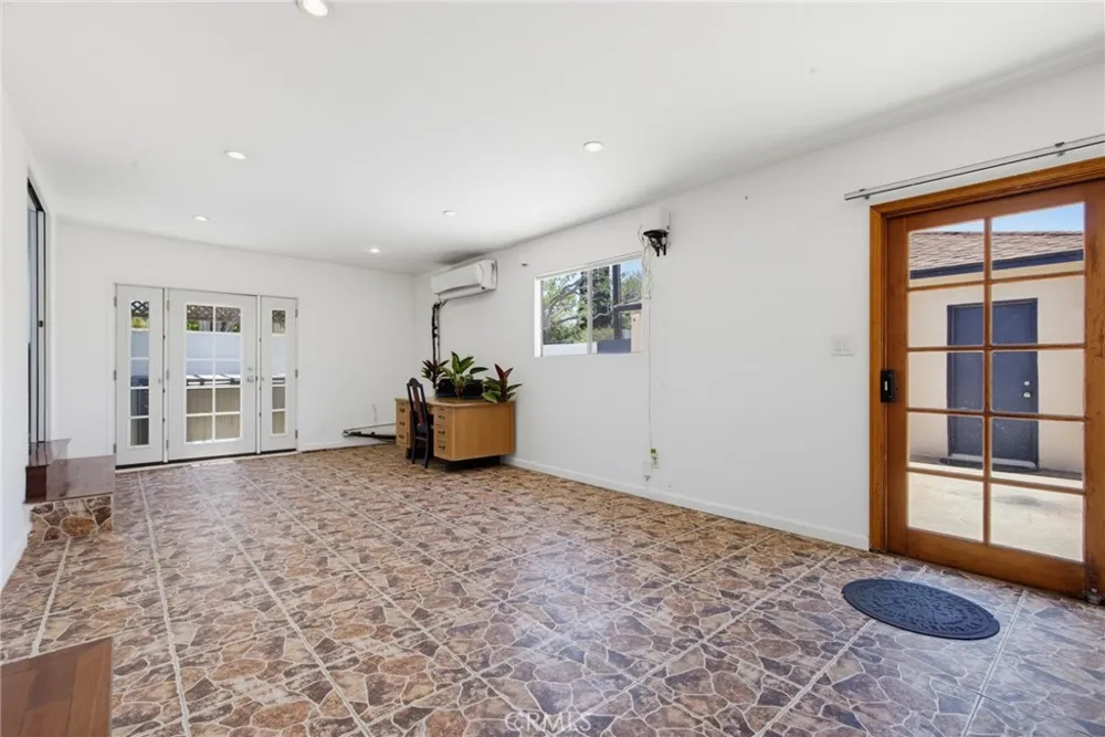 7871 Toland Avenue Los Angeles, CA 90045
