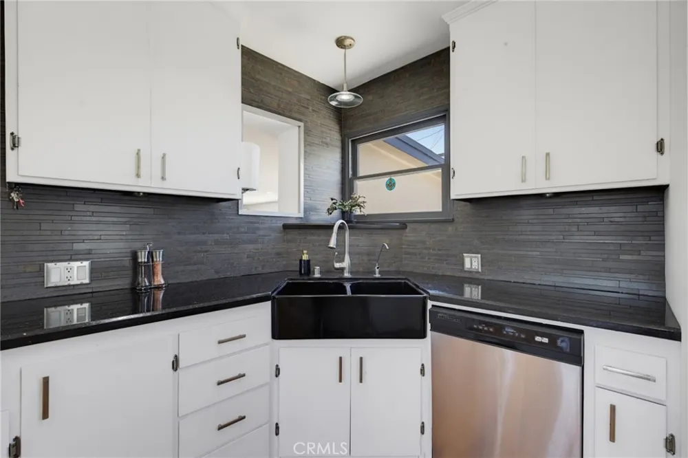 7871 Toland Avenue Los Angeles, CA 90045
