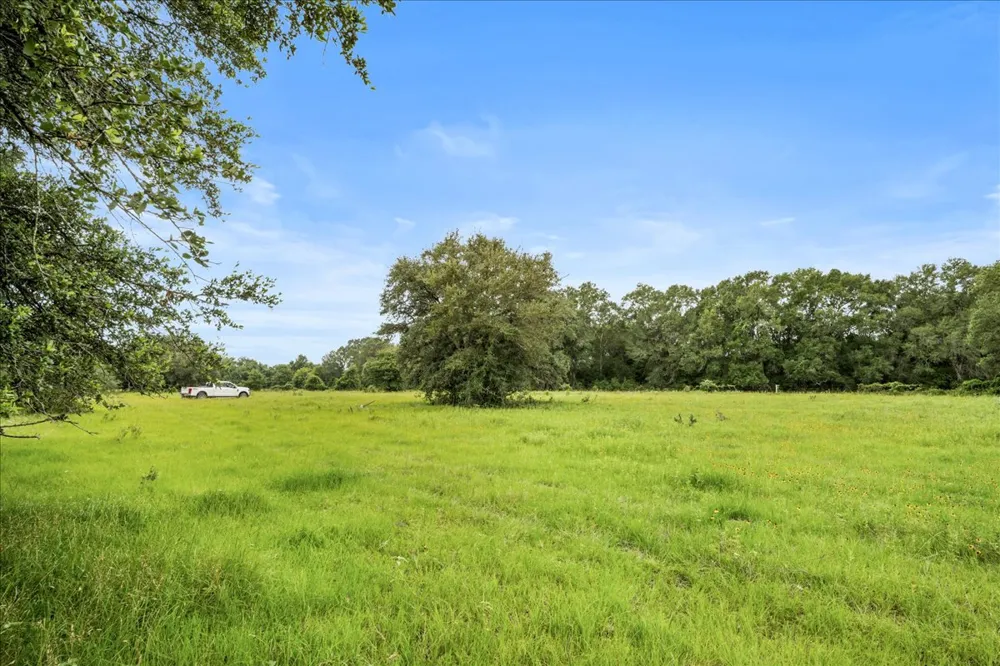 8413 Mach Road La Grange, TX 78945
