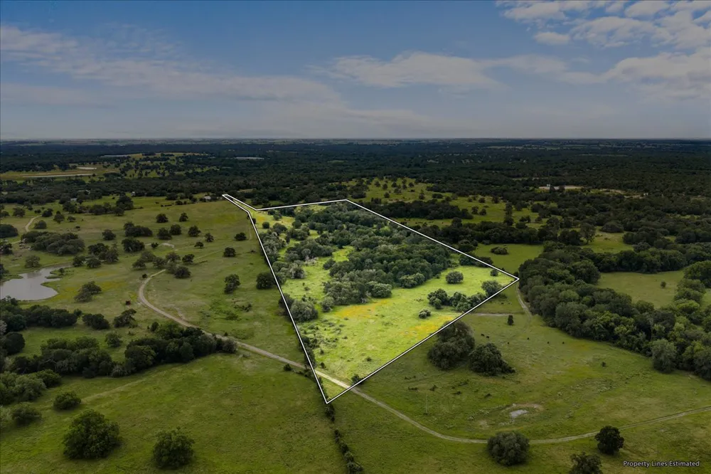 8413 Mach Road La Grange, TX 78945