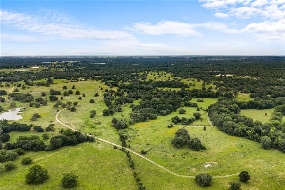 8413 Mach Road La Grange, TX 78945