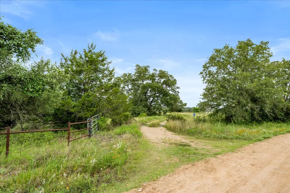8413 Mach Road La Grange, TX 78945