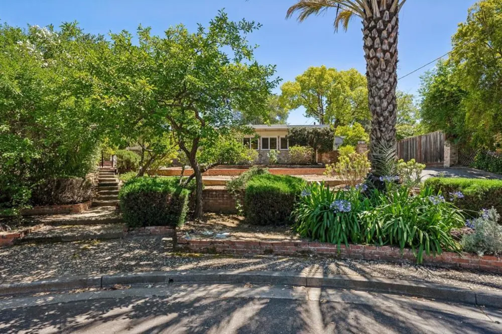 20210 Franklin Avenue Saratoga, CA 95070