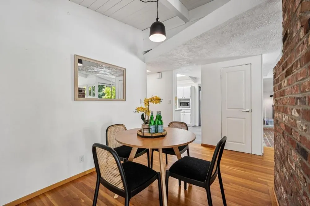 20210 Franklin Avenue Saratoga, CA 95070