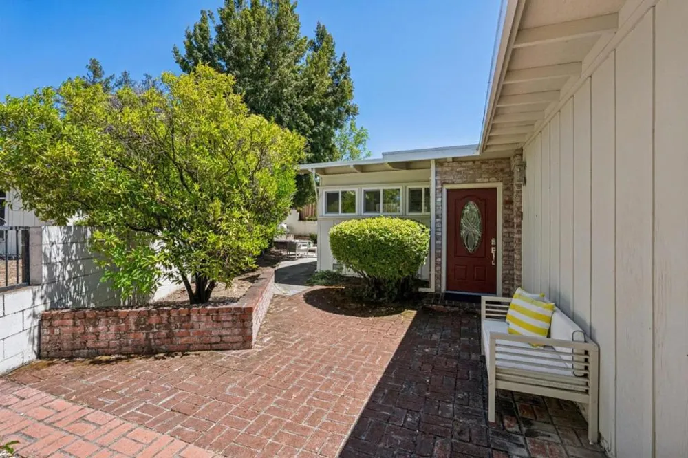 20210 Franklin Avenue Saratoga, CA 95070
