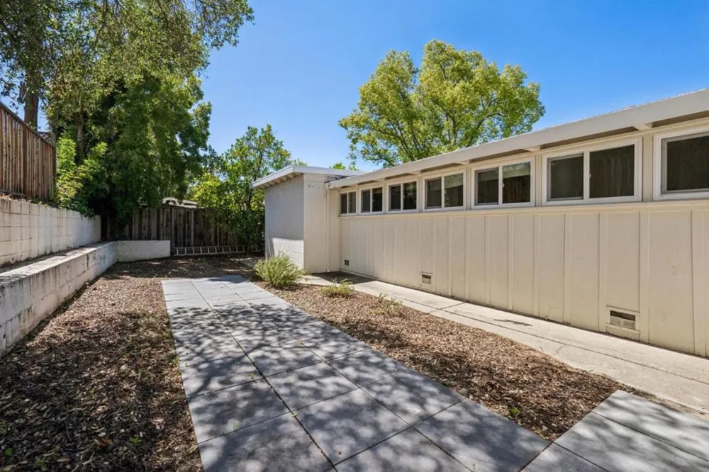 20210 Franklin Avenue Saratoga, CA 95070