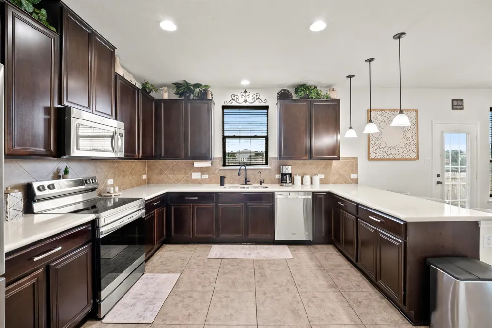 351 New Bridge Drive Kyle, TX 78640