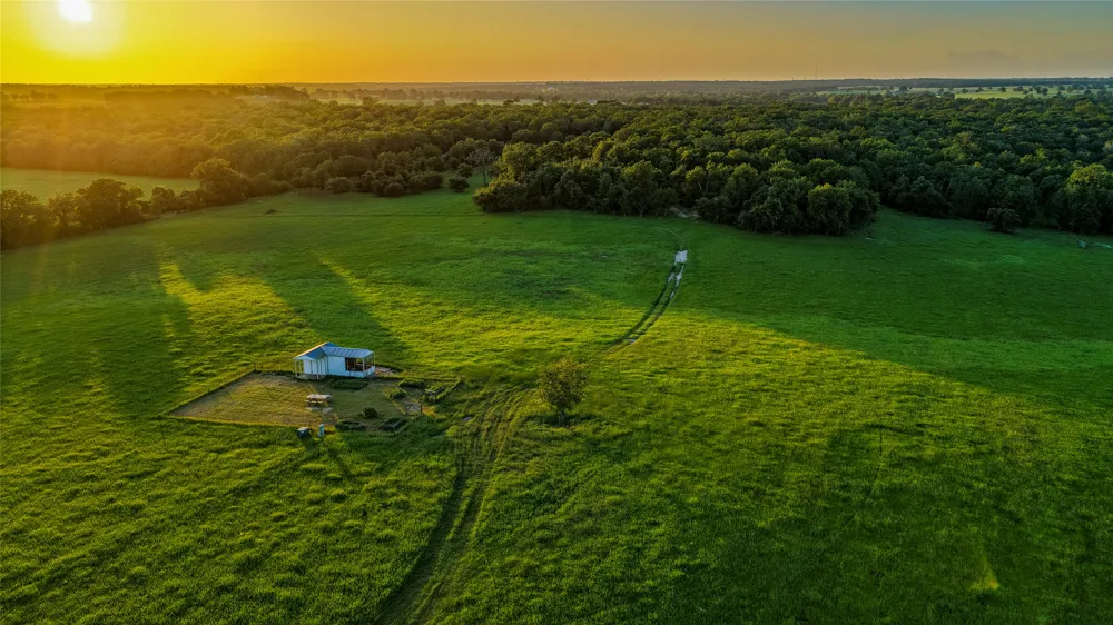 1462 County Road 313 Lexington, TX 78947