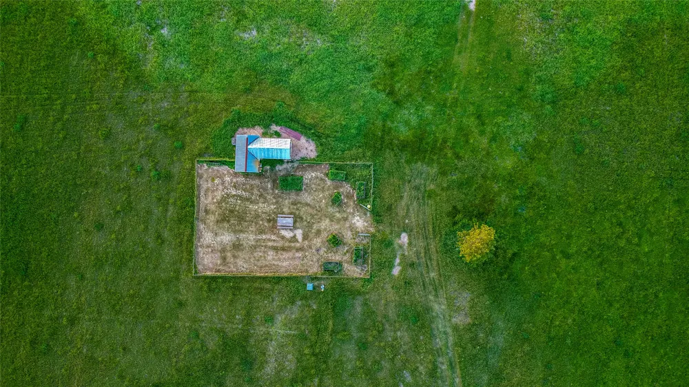 1462 County Road 313 Lexington, TX 78947