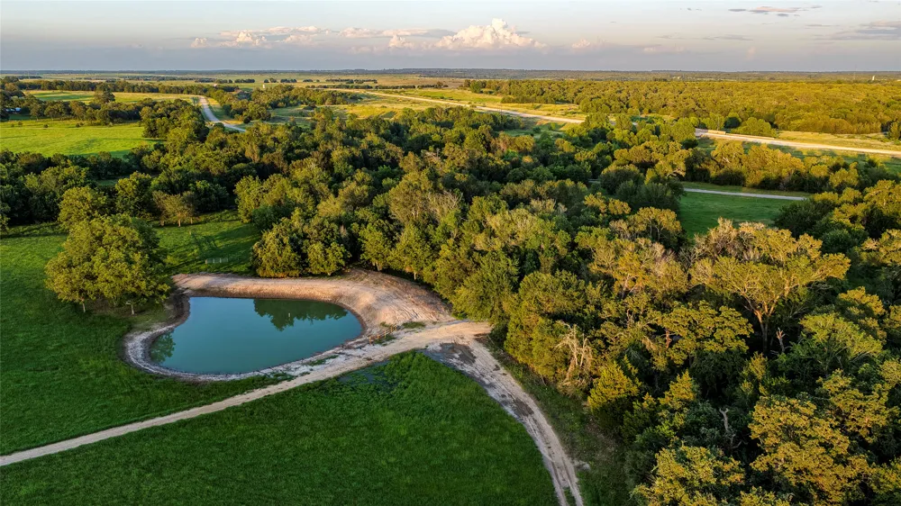 1462 County Road 313 Lexington, TX 78947