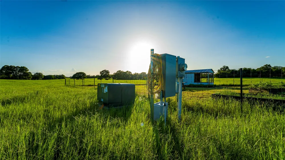 1462 County Road 313 Lexington, TX 78947