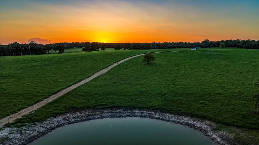 1462 County Road 313 Lexington, TX 78947