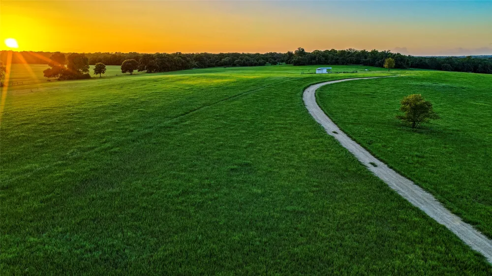 1462 County Road 313 Lexington, TX 78947