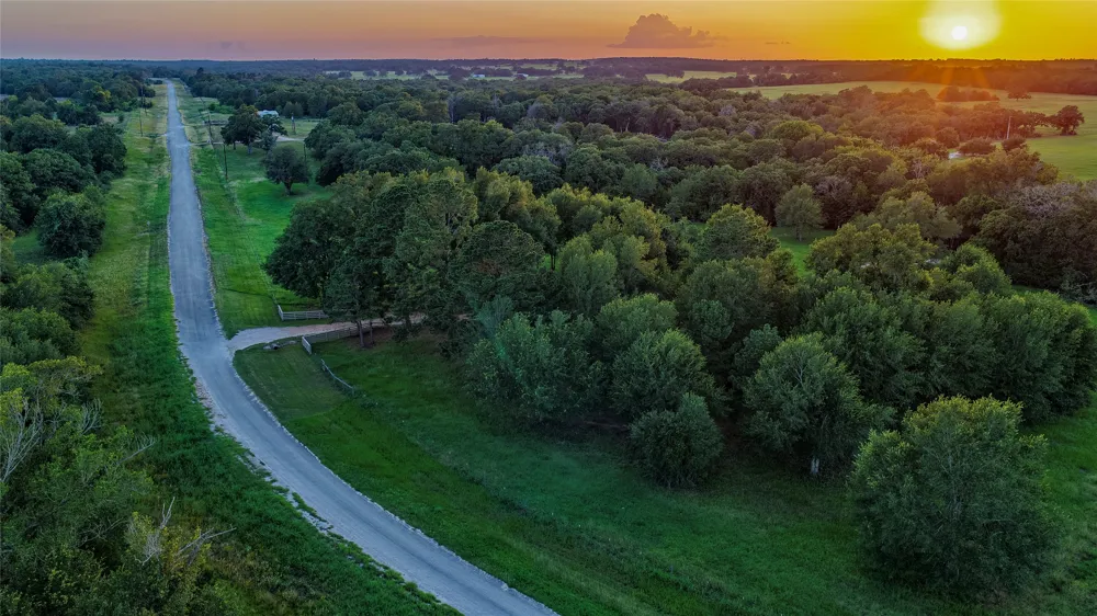 1462 County Road 313 Lexington, TX 78947
