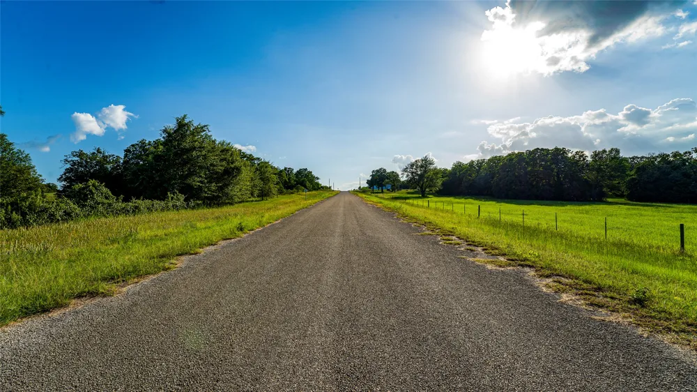 1462 County Road 313 Lexington, TX 78947