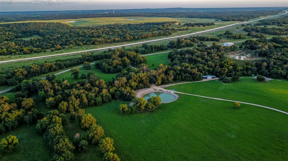 1462 County Road 313 Lexington, TX 78947