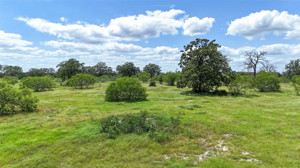 9 Zack Lane Smithville, TX 78957