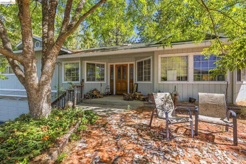 12033 Hillhurst Cir Groveland, CA 95321