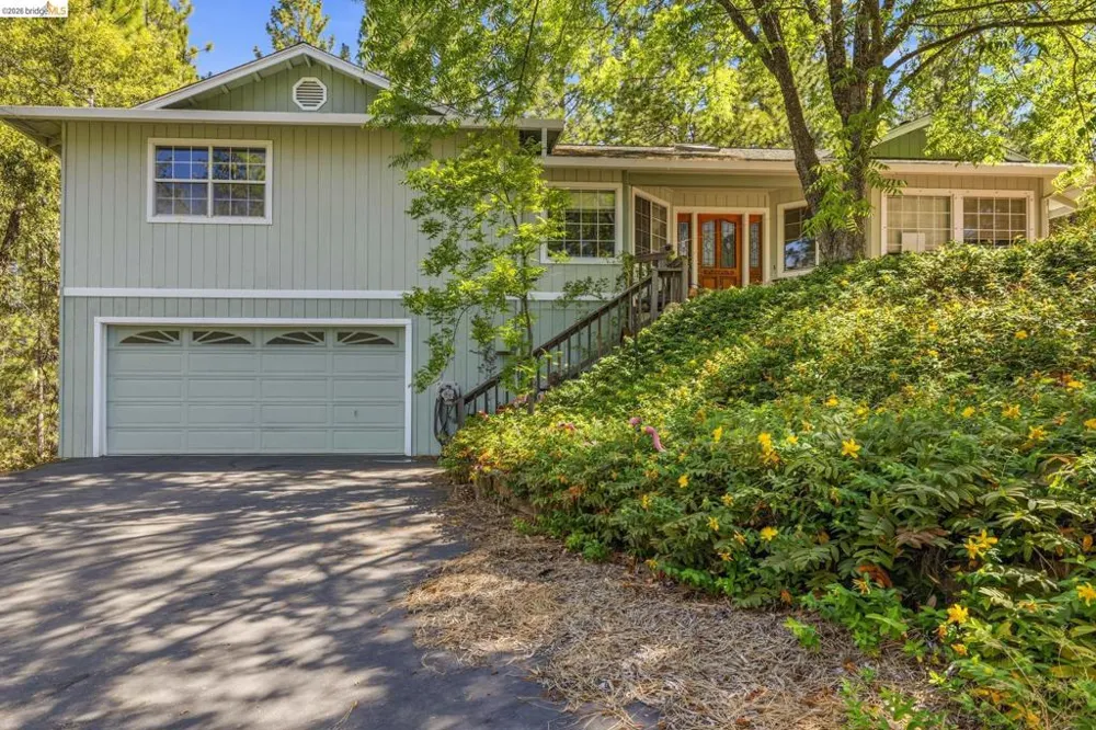 12033 Hillhurst Cir Groveland, CA 95321
