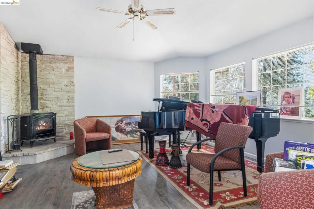 12033 Hillhurst Cir Groveland, CA 95321