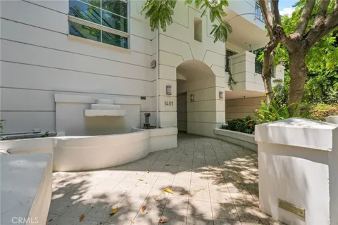 1401 S Bentley #203