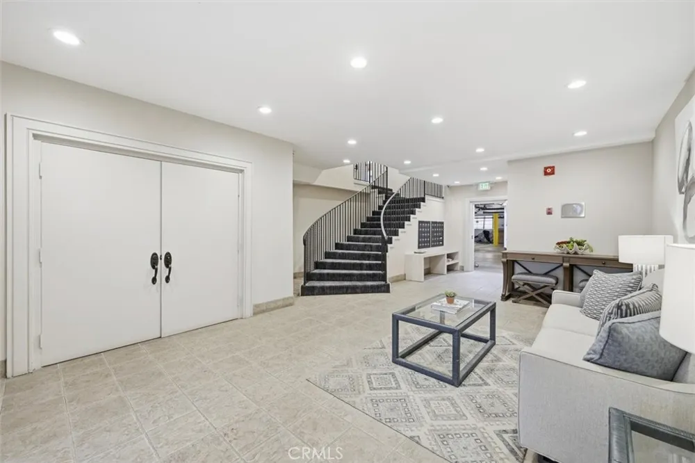 222 7th Street #202 Santa Monica, CA 90402