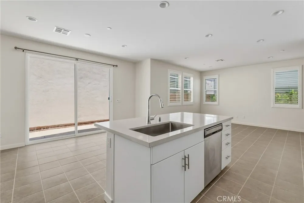 15982 Parkhouse #2 Fontana, CA 92336