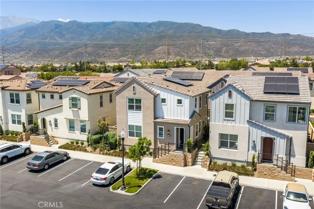 15982 Parkhouse #2 Fontana, CA 92336