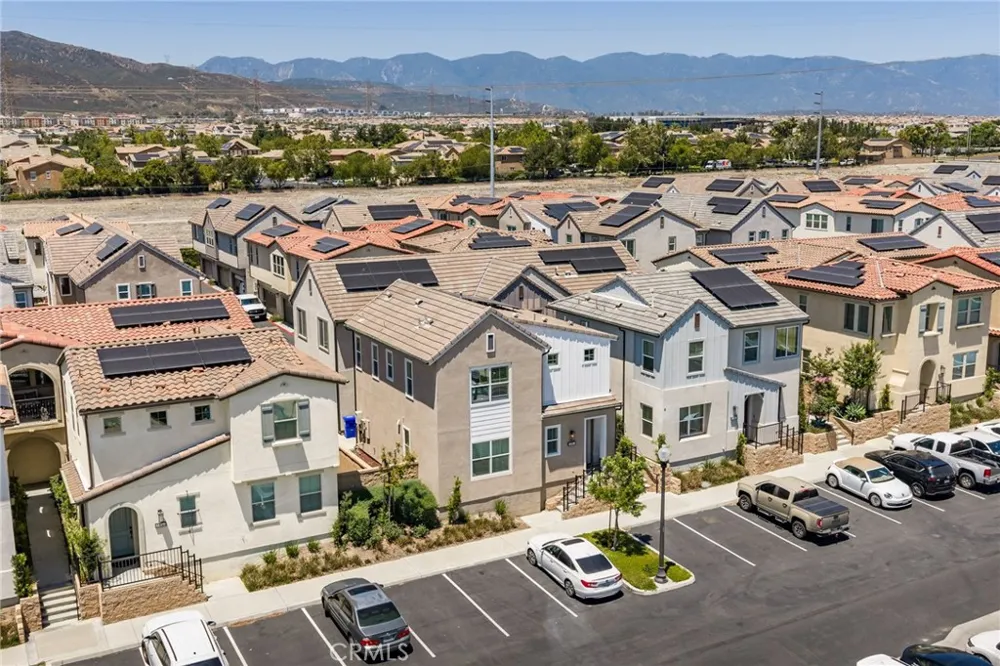 15982 Parkhouse #2 Fontana, CA 92336