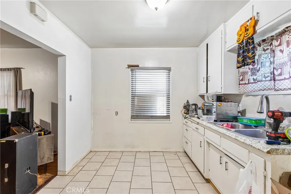626 S Inglewood Avenue Inglewood, CA 90301
