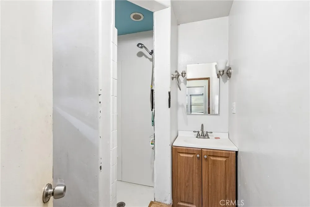 626 S Inglewood Avenue Inglewood, CA 90301