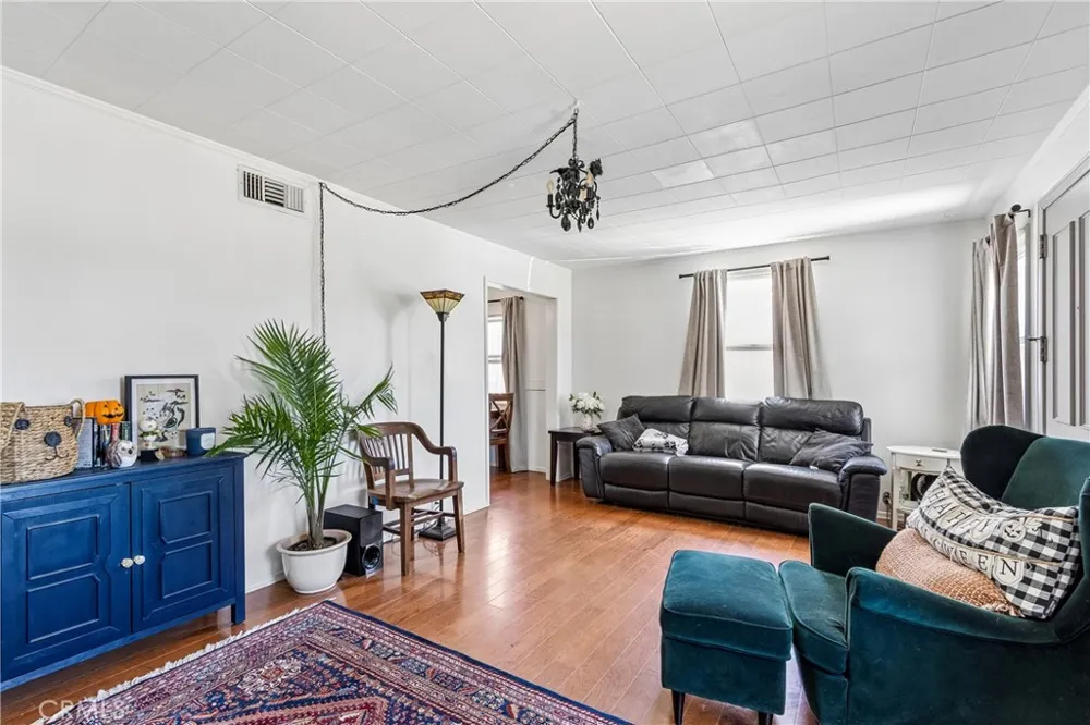 626 S Inglewood Avenue Inglewood, CA 90301