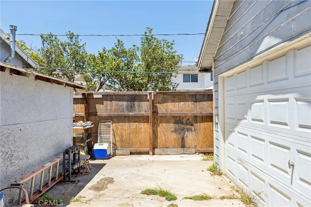 626 S Inglewood Avenue Inglewood, CA 90301