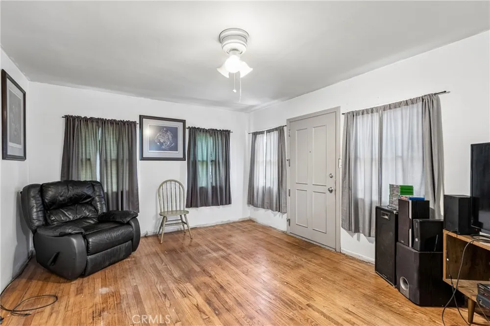 626 S Inglewood Avenue Inglewood, CA 90301