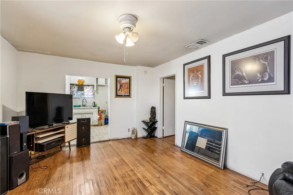 626 S Inglewood Avenue Inglewood, CA 90301