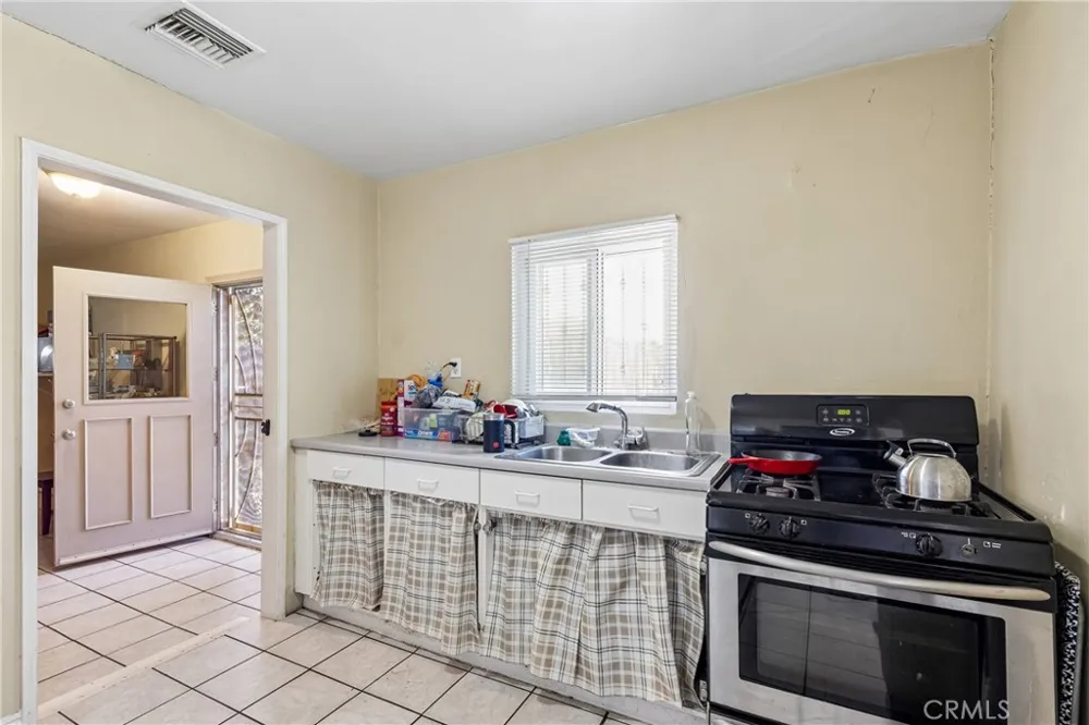 626 S Inglewood Avenue Inglewood, CA 90301