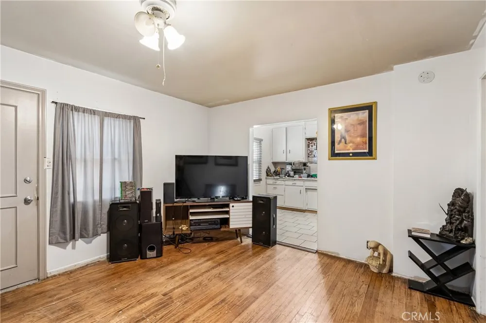 626 S Inglewood Avenue Inglewood, CA 90301