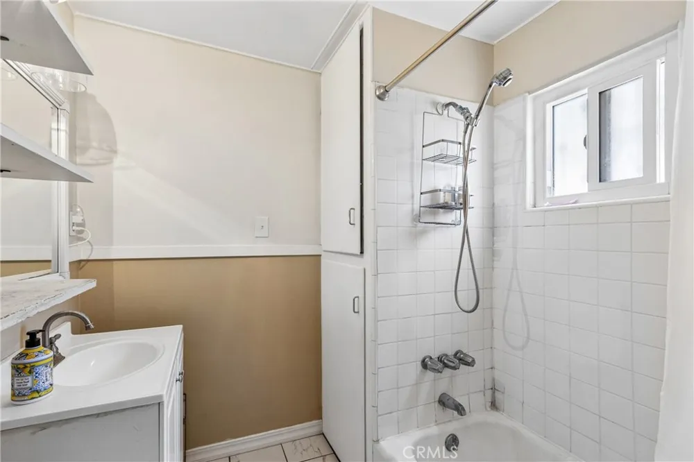 626 S Inglewood Avenue Inglewood, CA 90301