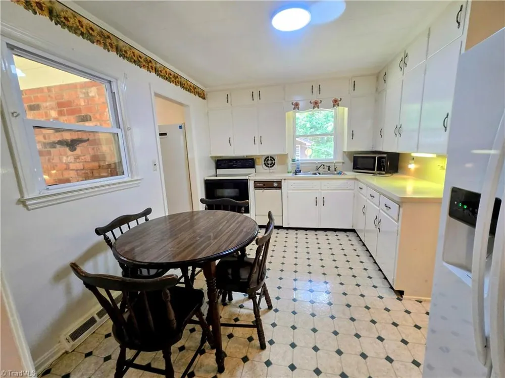 171 Idlewild Drive Randleman, NC 27317